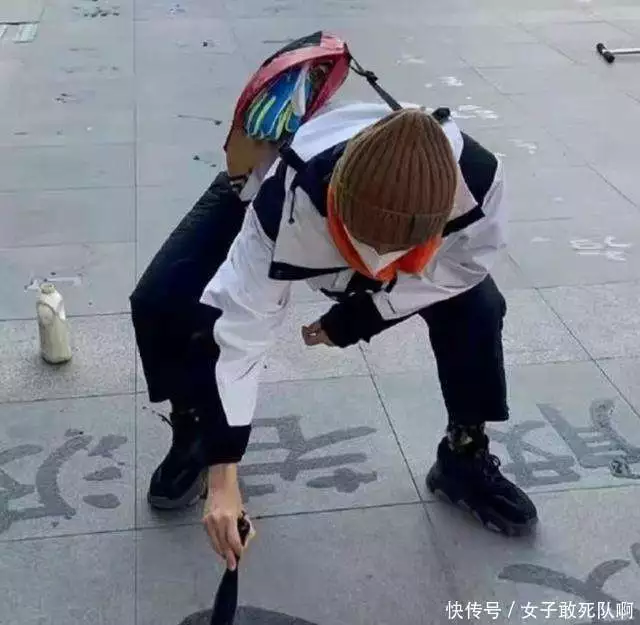 搬起石头砸自己的脚!孙俪晒自己书法作品,却被群嘲还不如徐静蕾四大功夫之王现状:一个患病,一个坐轮椅,一个离世,他风采依旧