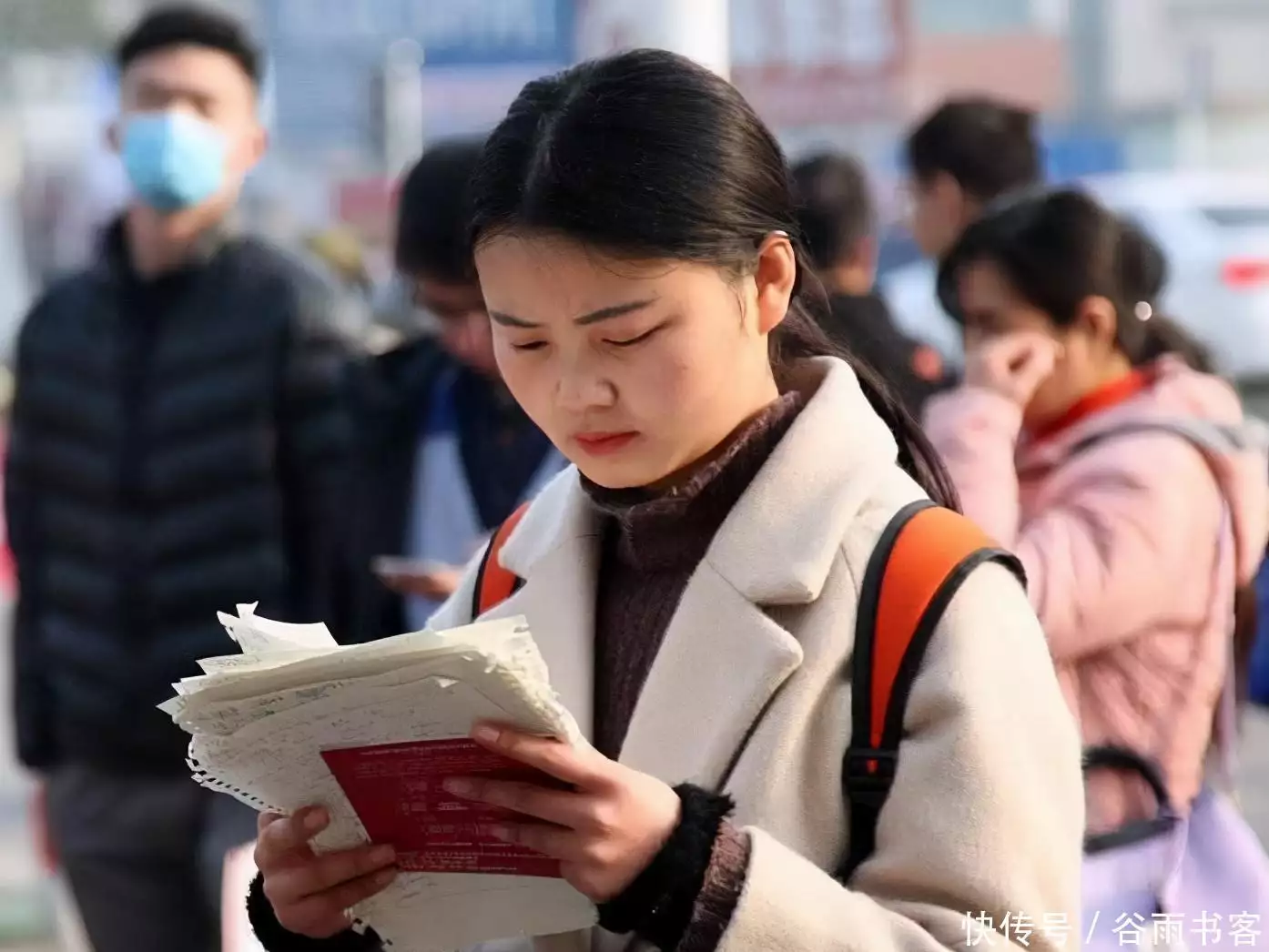 二本大学学生“考研”好还是“考公”好,过来人:考研更适合开国上将前往农村看望老战友,发现他没钱看病,县委:以为是特务 二本大学学生“考研”好还是“考公”好,过来人:考研更适合开国上将前往农村看望老战友,发现他没钱看病,县委:以为是特务