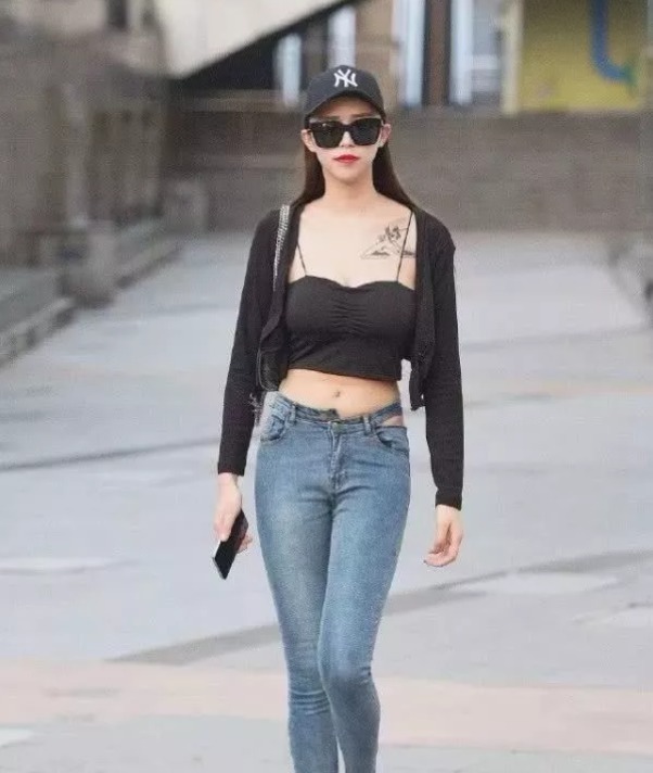 要看自身|美女街拍微胖大妹子的时尚,身材不够,搭配来凑!