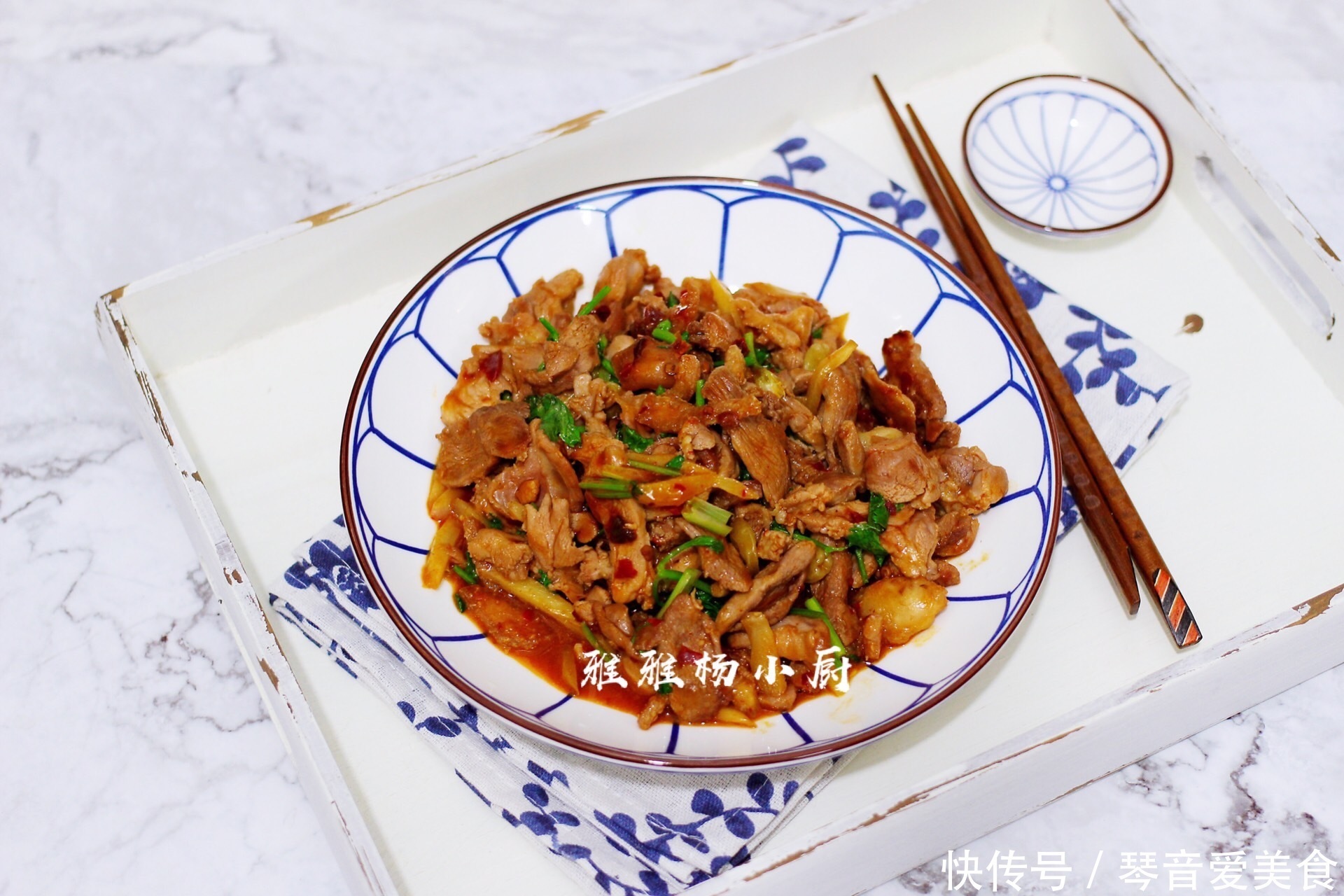 把鸭皮|鸭肉和此是绝配,简单爆炒,香嫩开胃,润而不燥,下酒又下饭