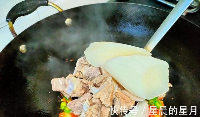 天冷，牛肉羊肉靠边站，最该喝的冬补汤是它，实惠鲜美人人都爱喝！