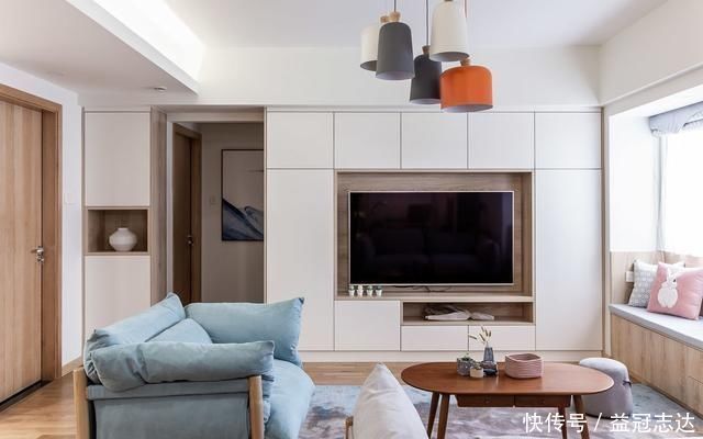 效仿|放弃电视墙，客厅打一排小矮柜，邻居看了都夸赞，后悔没效仿