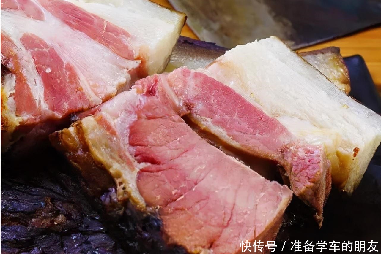 炒腊肉|腊肉一下锅炒就发硬因为你只会傻放油!多加1步,肉嫩鲜香味美