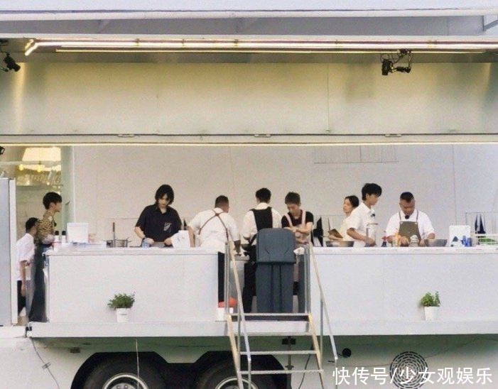 中餐廳5|《中餐廳5》追定了，周震南助陣合伙人，跟黃曉明買菜有默契