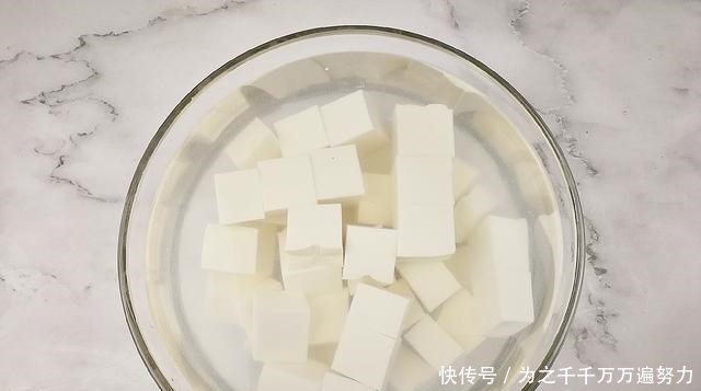  美观|做豆腐菜，入锅前多一步，豆腐入味“不易碎”，美观滑嫩又好吃