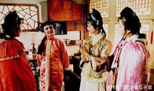 薛宝琴!薛宝琴的出现,让薛家母女丑态毕露,从此再也不敢迈进贾府半步