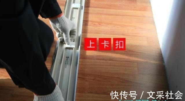 踢脚线|踢脚线安装时用钉子钉还是胶水粘？看看你家装的对不对