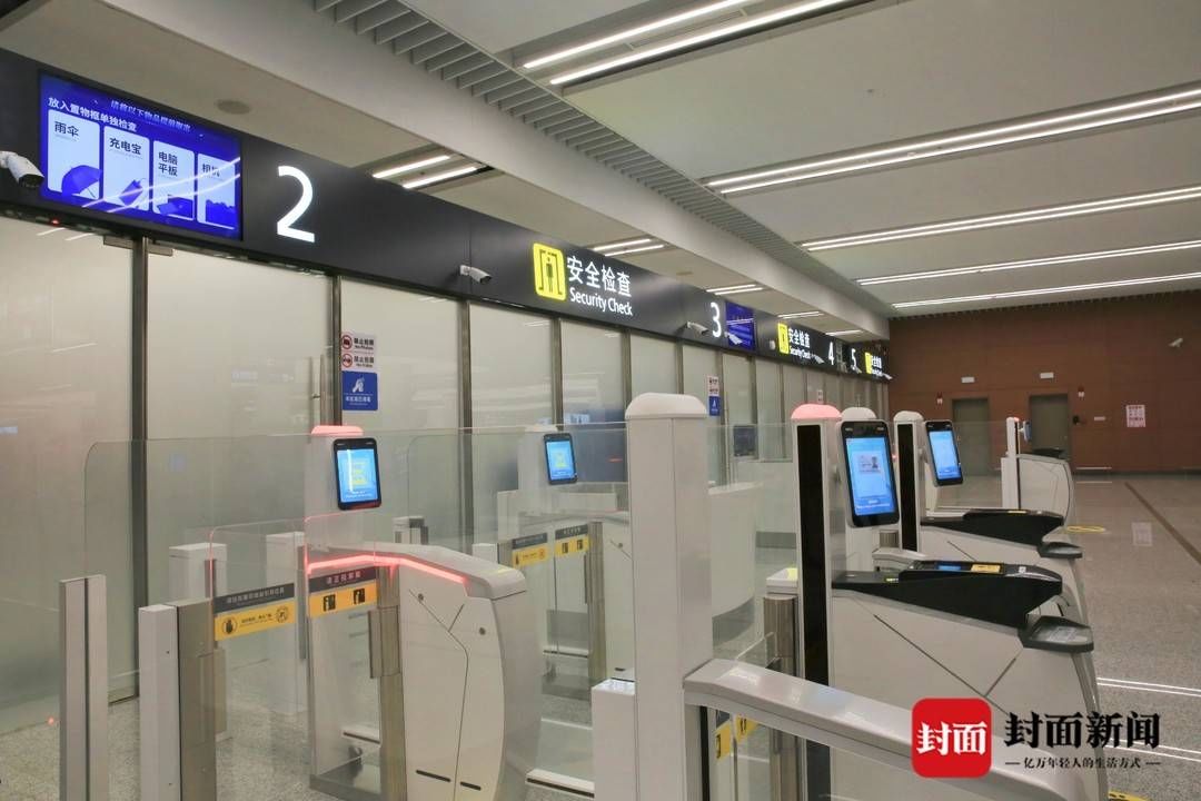 成都天府国际机场 镜头｜装备齐全 等候旅客到来的天府国际机场