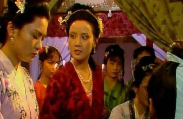 偕鸾|红楼梦里最可怜的小妾,不是周姨娘更不是赵姨娘,而是这2人