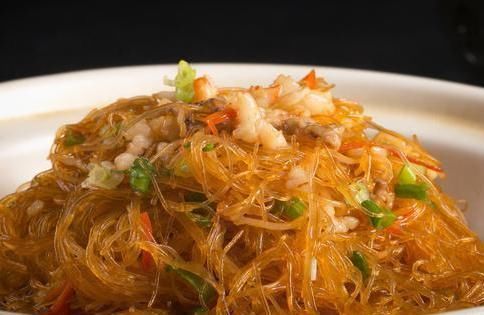 炒粉丝时，焯水后直接炒是不对的，多加一步，粉丝根根分明不结团