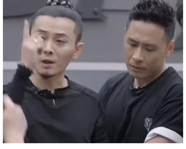 黄征|《披荆斩棘的哥哥》淘汰赛好残酷!獒犬与麦亨利晋级引发巨大争议