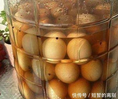 腌咸鸡蛋时,只放盐就错了,学会“这5个”步骤,鸡蛋起沙又流油