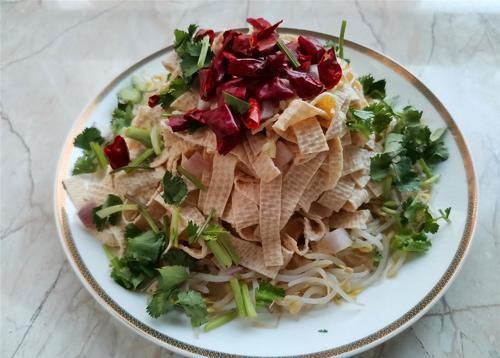 东北家常菜油淋干豆腐，教你这样做，劲道嫩滑，比肉菜还受欢迎