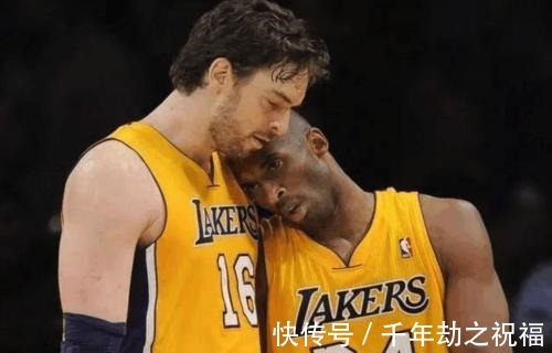 娱来君|加索尔携妻子与瓦妮莎出游，抱着科比小女儿超暖心，网友够兄弟