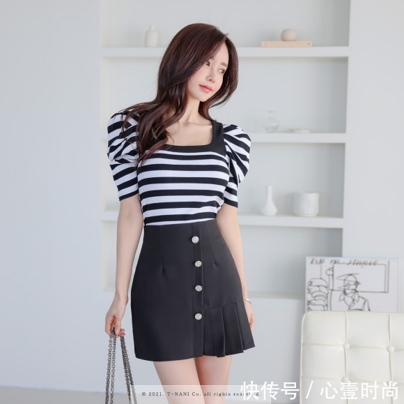女神|女神孙允珠时尚搭配：云霓墨夏黑白层叠斑马纹衣裙
