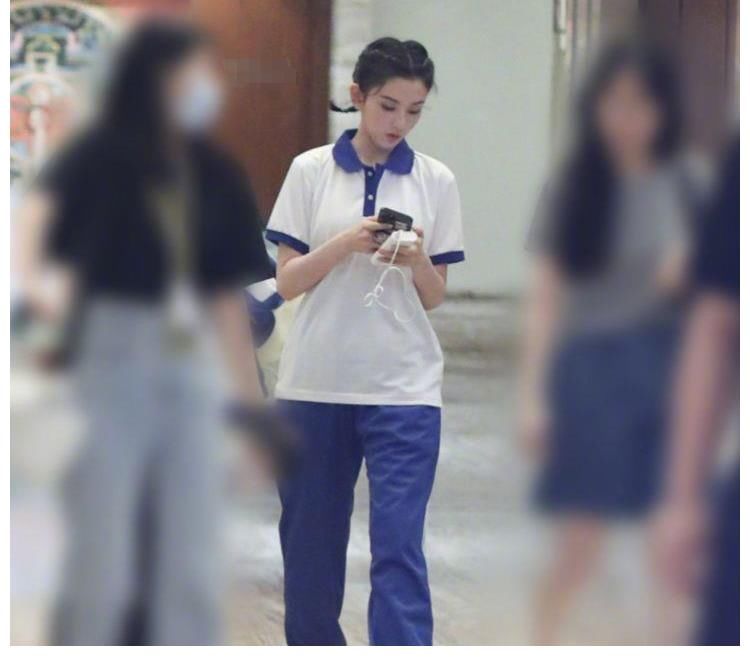 宋亚轩|《萌探》路透曝光，所有人身穿白蓝校服，这是要回到校园吗