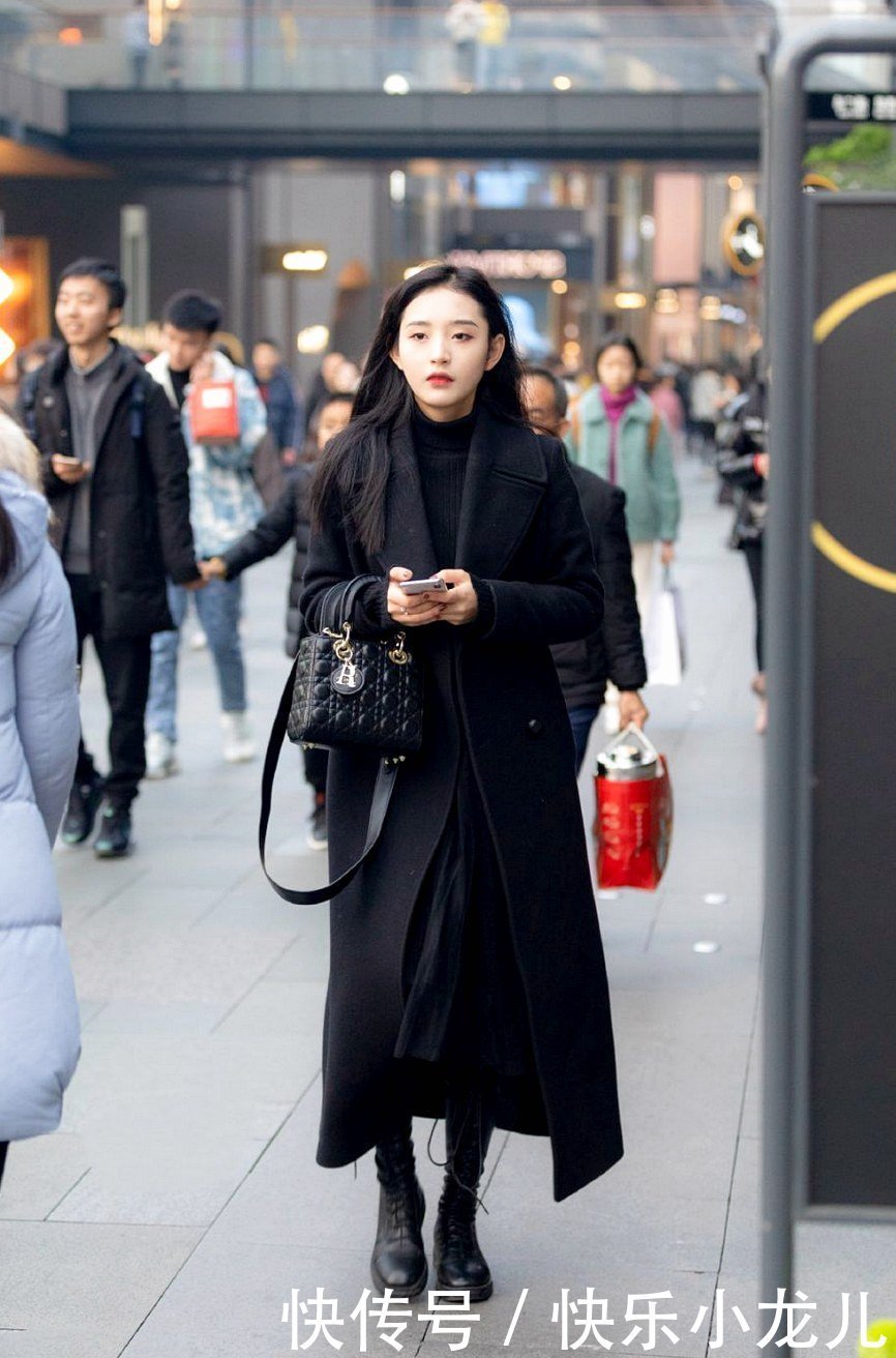 不过时的黑色大衣有多好穿?看了你就知道,给你冬日的法式优雅