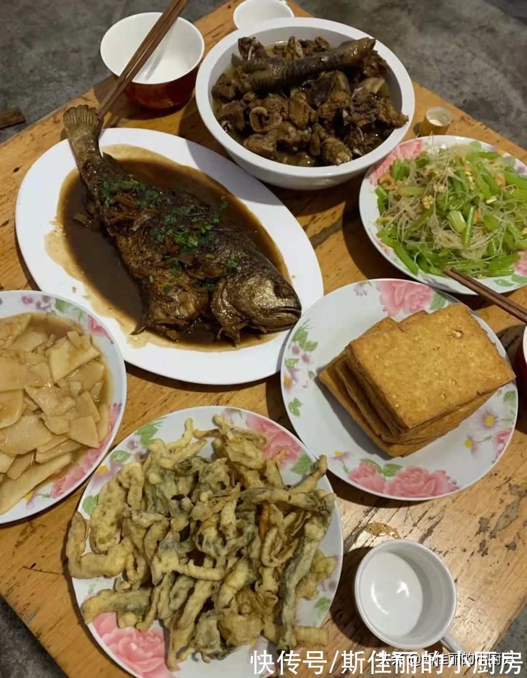 螃蟹|网友晒第1次去男朋友家的年夜饭，差距也太大，第八家“好心酸”