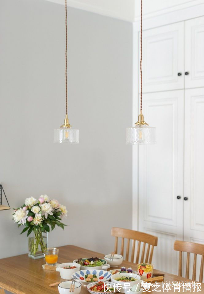 收纳|真的被她家给迷住了,全屋温暖大方,到处被绿植环绕,清新又自然