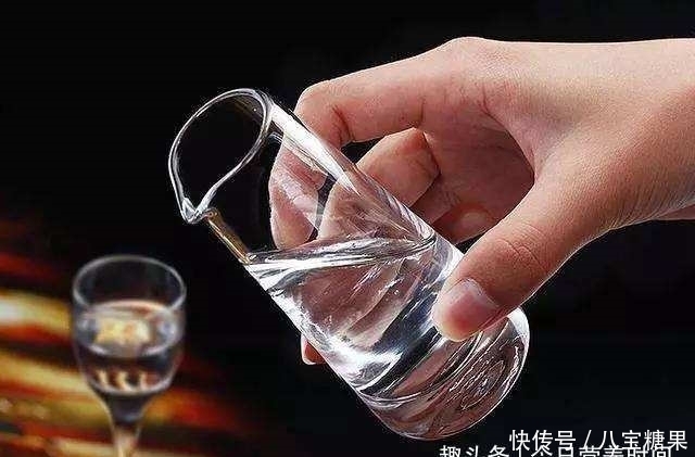 早上|早上起床后出现4种现象,你可能得考虑戒酒了