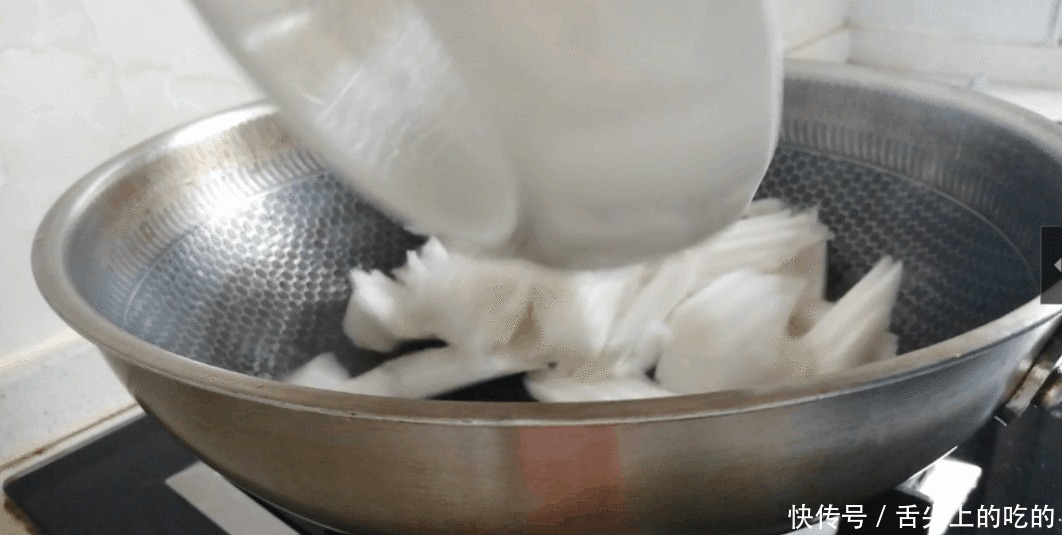 做出|大白菜怎么吃?白菜百吃,一碗芡汁,做出不一样的味道