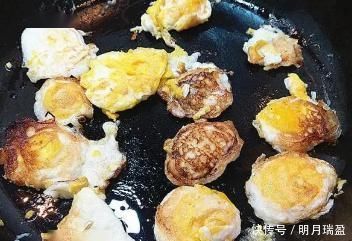 下饭|青椒炒鸡蛋的新做法,鲜美香辣,超下饭,拿肉都不换