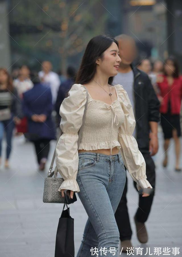 上衣 美女“淑女风格上衣搭配牛仔裤”,个性又好看,尽显温柔气质