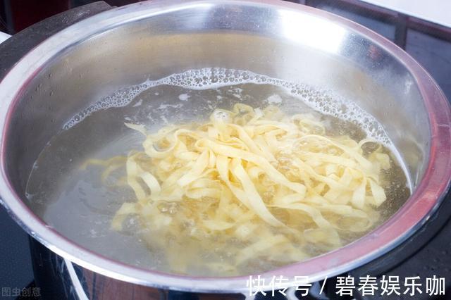 步骤|煮面条时,这几个步骤不能少,很多人不知道,难怪面条黏连秒成坨