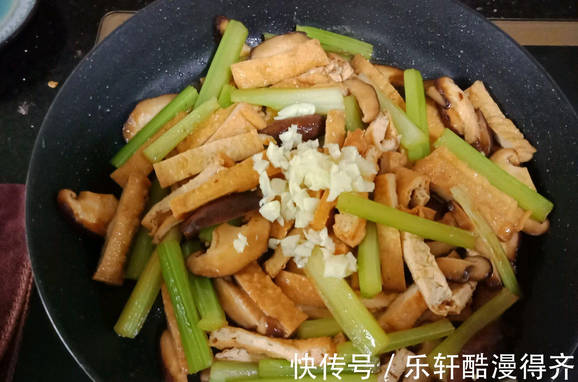 香菇|秋天进补，多给孩子吃这盘菜，营养互补，美味下饭，比吃猪肉更香