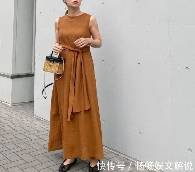 连衣裙 日本太太的“成熟风”穿搭走红ins,巧用连衣裙,穿得精致又减龄!