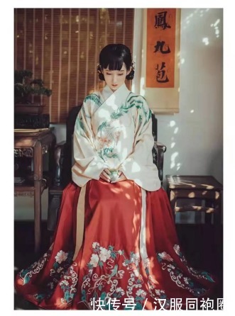 霞帔|雍容华贵的明制汉服的特点是什么,你知道吗?
