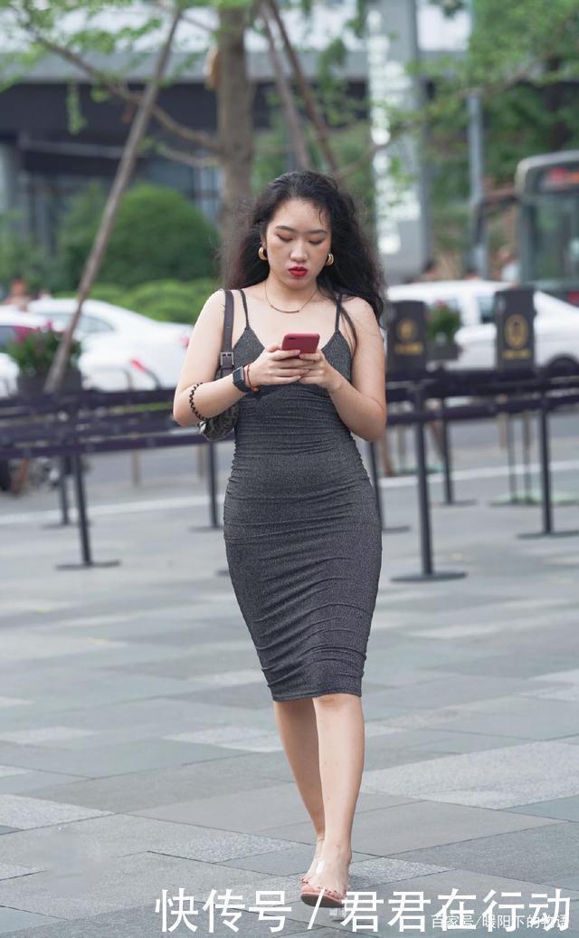 修身连衣裙省心实用,显瘦又好看,气质女生都喜欢