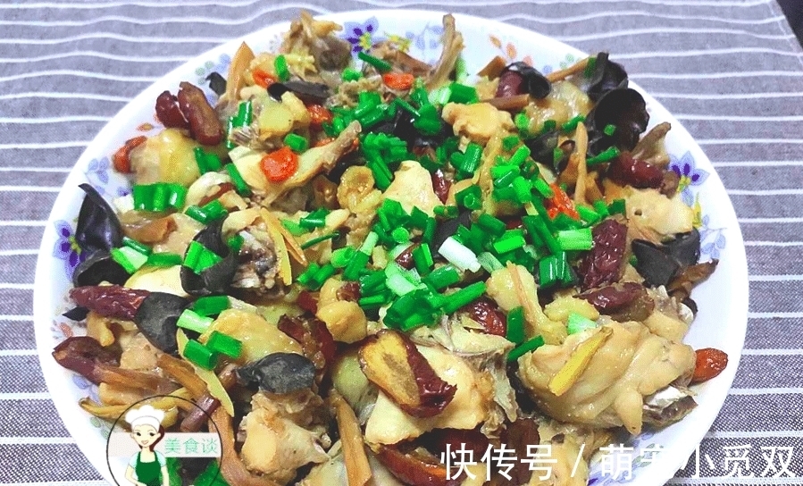 营养健康|木耳跟这菜是绝配，蒸一蒸就好，营养好吃不上火，常吃提高免疫力