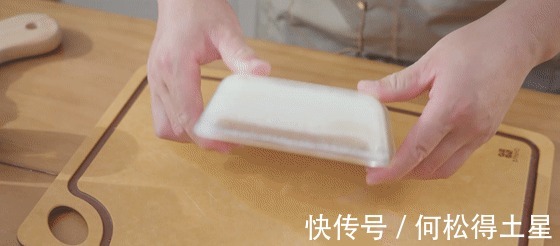 消暑|像果冻一样香甜Q弹的夏季消暑小吃,简单到零失败——牛奶冰粉!