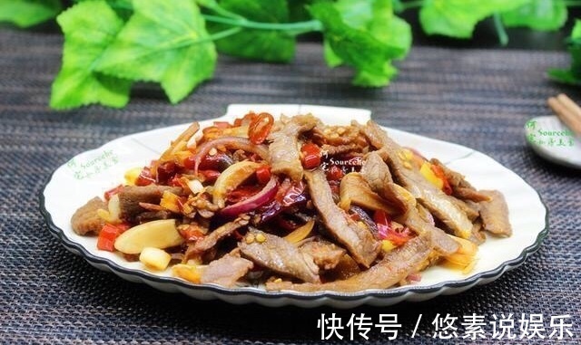 好吃美味的拌金针菇，做法简单，营养又美味，大人小孩都爱吃