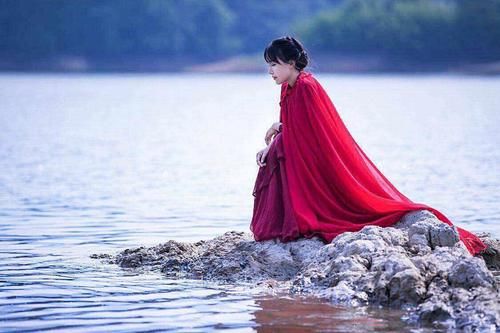 李子柒“火热”的背后，有她自己的优势，不担心被同质博主取代