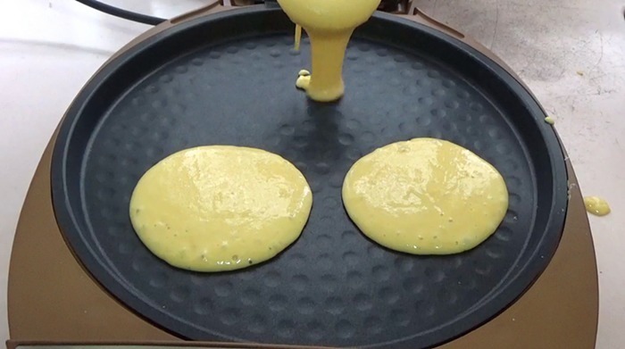 玉米面和面粉最完美搭配做法，不放一滴水，香甜暄软，做法超简单