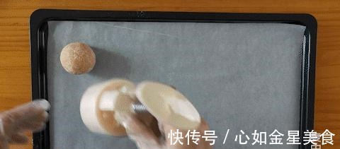 月饼|这款五仁月饼太香了，传统做法味道经典！