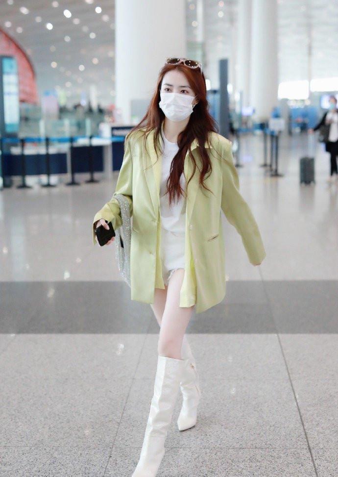 徐璐|徐璐还是胖点吧，穿大版西装都撑不起来，别再一味追求漫画腿了