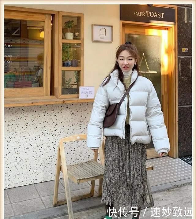 羽绒服+裙子,大衣+裙子,秋冬怎么搭更好看