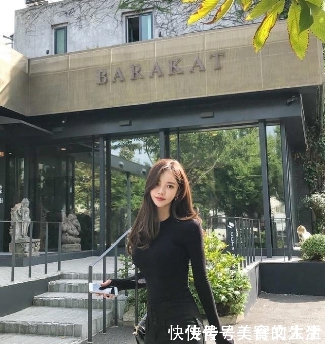 优雅|牛仔裤小姐姐，秀出优美曲线魅力迷人，优雅气质小女人