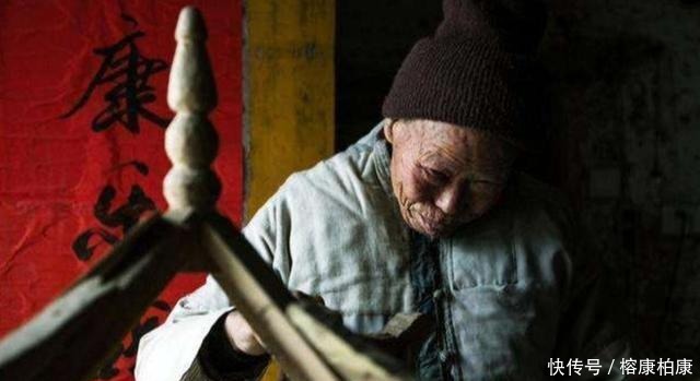 生活|他因菩萨托梦,花费43年时间自建寺庙,一件百衲衣穿到80多岁