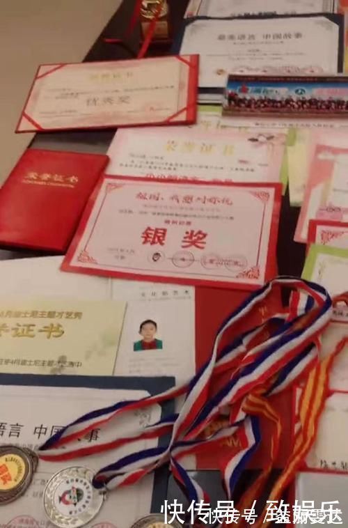 孩子|女儿暑假凭实力看电视，爸爸不敢吱声，网友表示羡慕