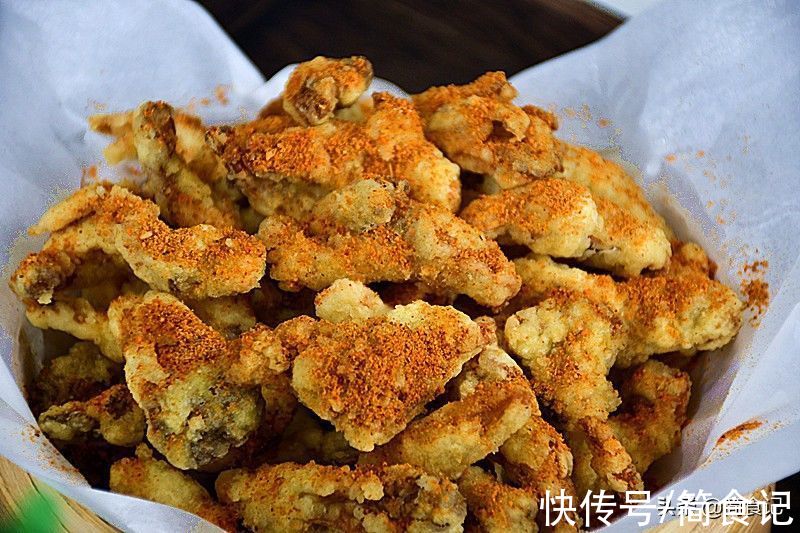 “炸蘑菇”怎么做才好吃?教你特色做法,干香焦脆不回软,比肉香