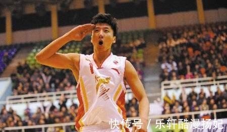 四川队|撞飞翻滚3米,CBA国手暴力犯规场面失控,莫科寒心怒喷马布里