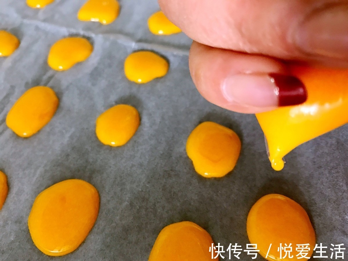 蛋黄饼干|给孩子做一款小零食,简单易学,美味无添加,比买的还好吃
