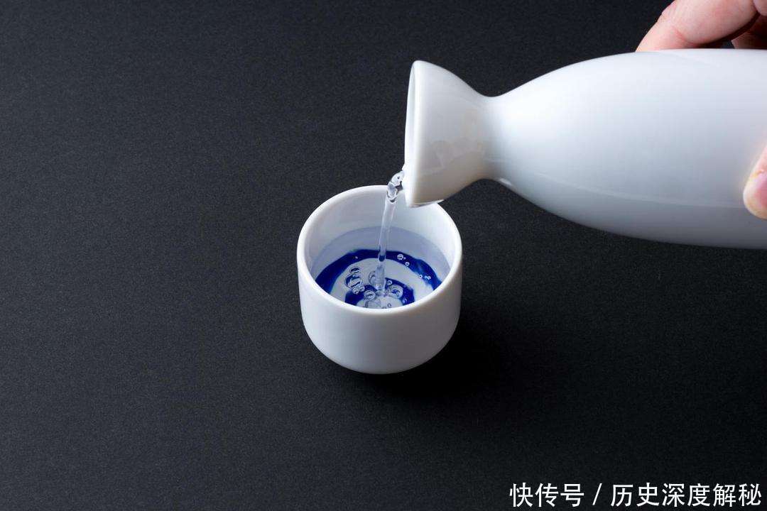 价格|酒水的利润高吗?不就是用粮食造的吗?为何卖这么贵?