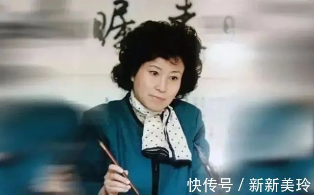 前妻#范曾前妻林岫表示，他的书法作品毫无清雅之气，完全靠死墨堆积