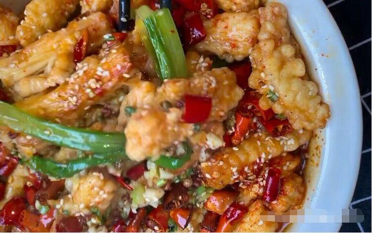 腐竹此种做法，下饭下酒香辣可口，开胃暖身，老公连吃3大碗饭