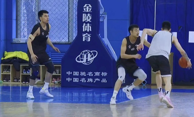 cb辽宁男篮最新12人名单曝光!俞泽辰取代刘志轩,鄢手骐被放弃